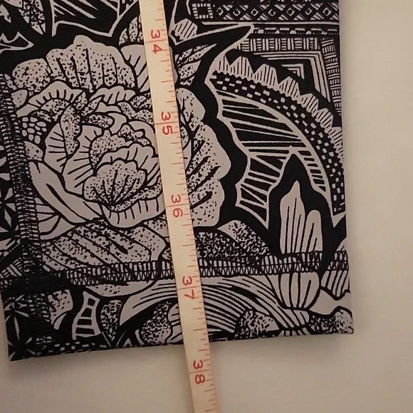 Lululemon Leggings Size 10. Rare. - Picture 6 of 6